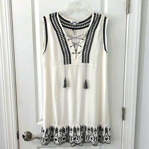 NWT BB Dakota White Dress with Black Embroidery Size M
